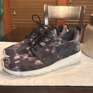 Nike Camouflage Athletic Shoes - Black, Gray, White